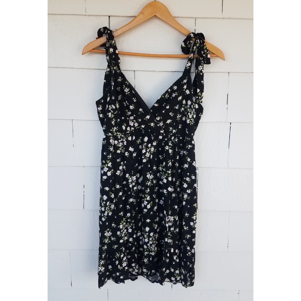 NWOT Tilly's Black White Floral Dress Medium
